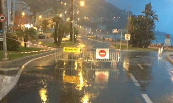 Ponente, chiusa la litoranea verso la Francia