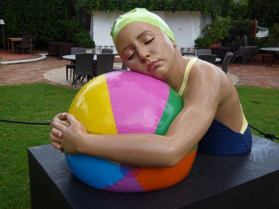 Palermo: le statue iperrealiste di Carole Feuerman in mostra a Mondello