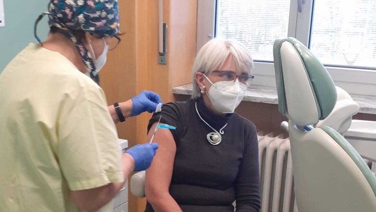 Torino, oggi il V-Day per i medici di famiglia: "Tuteliamo chi finora è stato in prima linea"