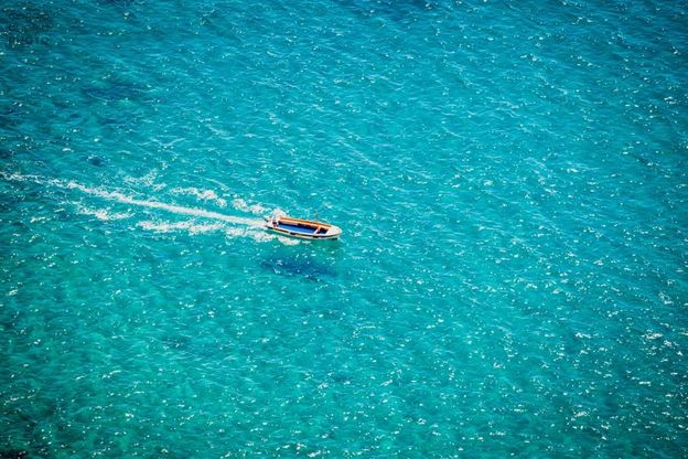 Ischia, l’incanto della natura nella baia della Sgarrupata