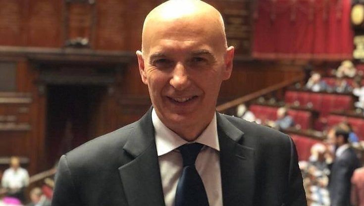 Covid, Trizzino e i virologi in tv: "Devono essere autorizzati, serve un freno: sono ovunque. Così si creano danni ai cittadini"