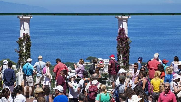 Il sindaco di Capri: caso isolato, il problema è l’iperturismo