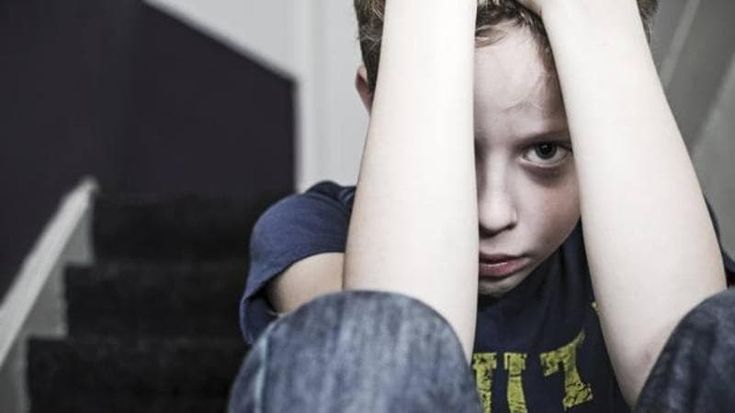 Maltrattamenti dei bambini, l’inferno che molti sopportano riguarda le famiglie ma anche la comunità