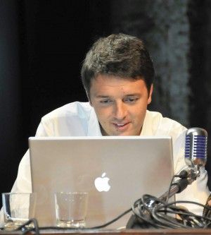Renzi: "Stiamo perdendo tempo<br />la politica non sa correre"