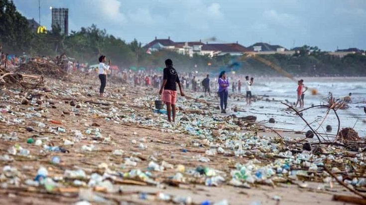 La pirolisi dà nuova vita alla plastica marina
