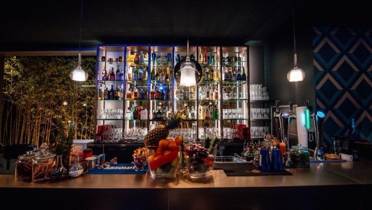 Cibo avariato e scarafaggi, il ristorante trendy di Seregno riapre dopo un nuovo controllo 