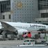 Inchiesta sul carrello aereo che ha ceduto. Lufthansa, due feriti dimessi. Scontro beffa in Ecuador