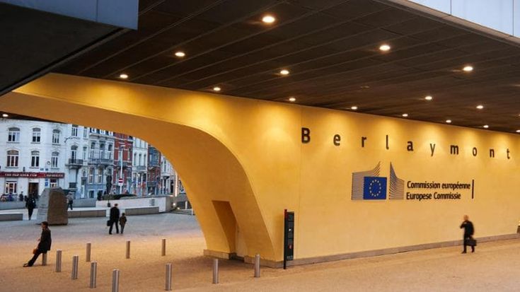 Bruxelles si prepara alla crisi: tassa su petrolieri e fondi per scongiurare la recessione