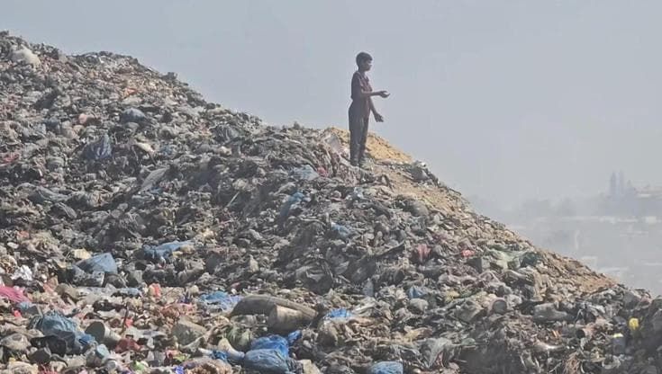 Gaza discarica a cielo aperto: è allarme sanitario. Lo stop israeliano al trasferimento dei rifiuti