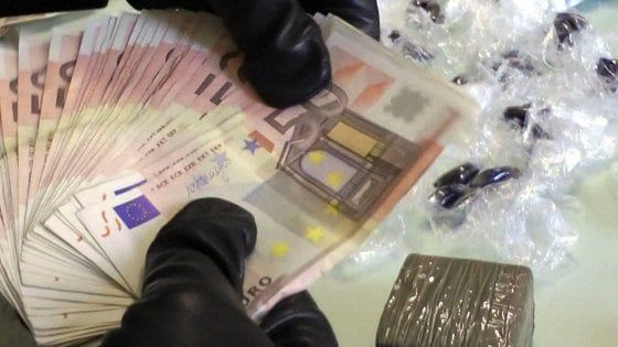Sequestrato e seviziato a Parma per una partita di droga: tre arresti 