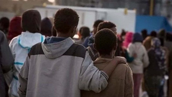 Genova, gli insegnanti volontari: "I minori soli stranieri sono gestibili ma non con i decreti Salvini"