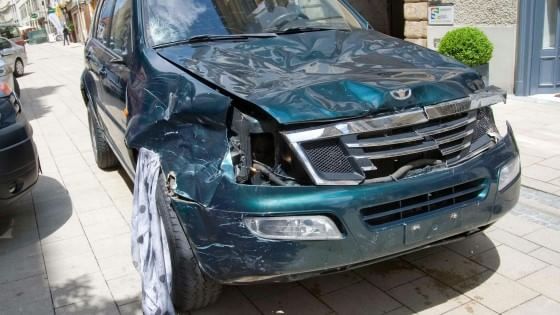 Austria, lancia il suo Suv sulla folla: tre morti e decine di feriti a Graz