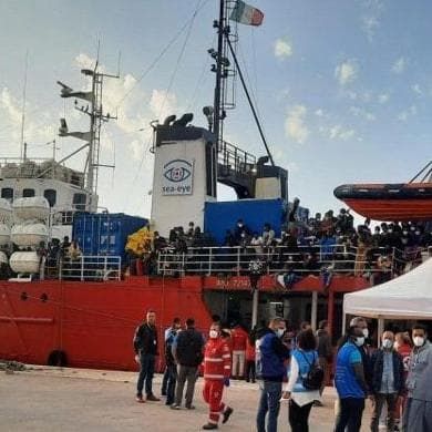 La nave Sea Eye, con 51 migranti a bordo, sbarcherà a Genova