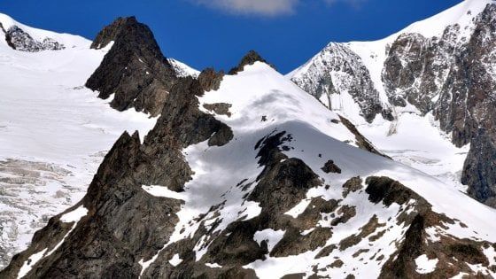 Alpinista cade e muore in un crepaccio sul massiccio del Monte Bianco