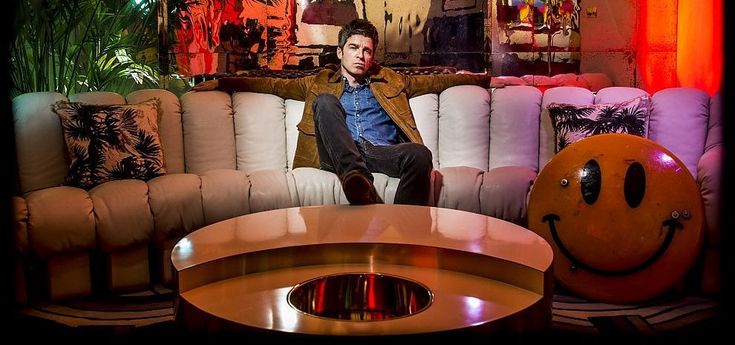 Noel Gallagher, stavolta i ritornelli negli stadi li lascia al fratello