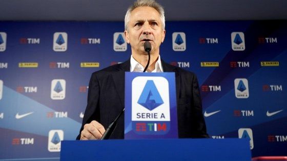 Lega di A, stipendi tagliati del 30% se non si riprende a giocare. Aic: "Proposta vergognosa"