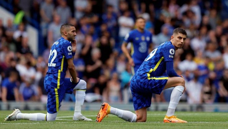 Premier League, i giocatori non si inginocchieranno più prima di ogni partita