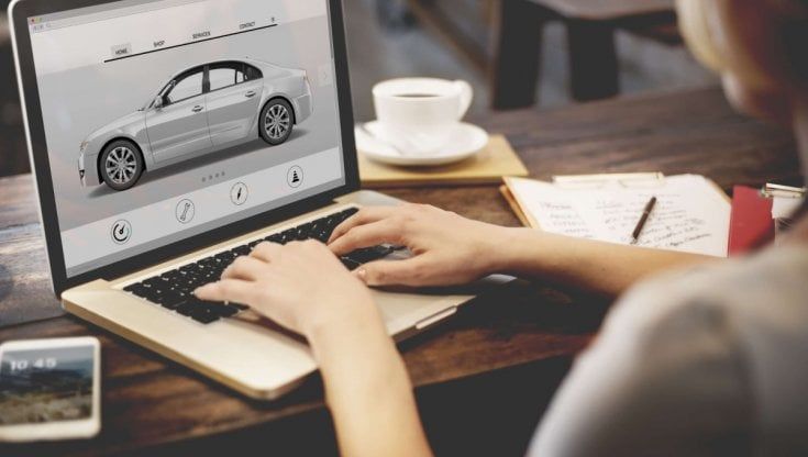 L’auto online? Si compra il lunedì e il martedì sera. Ecco perchè