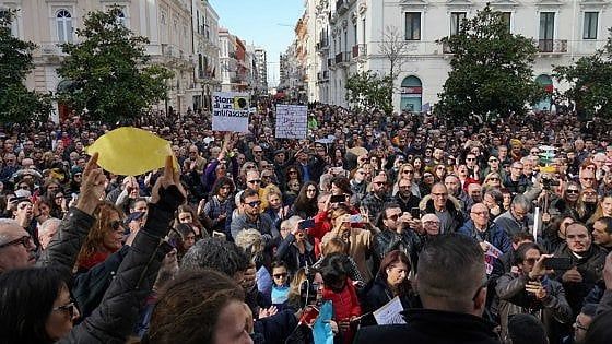 Le Sardine sabato arrivano a Bari e Foggia. "Il Sud ha il dovere di aderire a questa protesta"