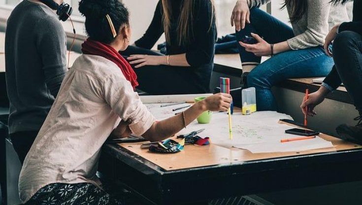 Da Madrid a Berlino  il lavoro è più stabile