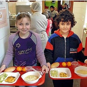 Scuola, la mensa si paga a "pacchetto"