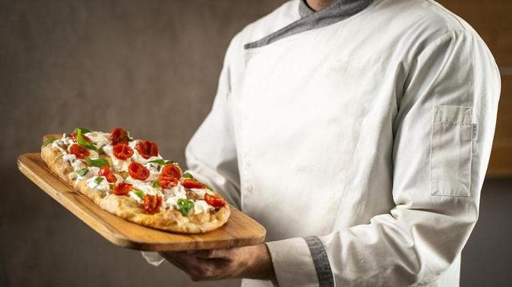 Da Roma al mondo: l’invenzione della pinsa romana