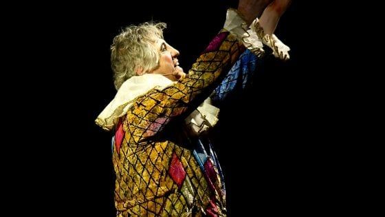 "Mi vedrete su un letto che vola": storia parmense di un clown del Cirque du Soleil