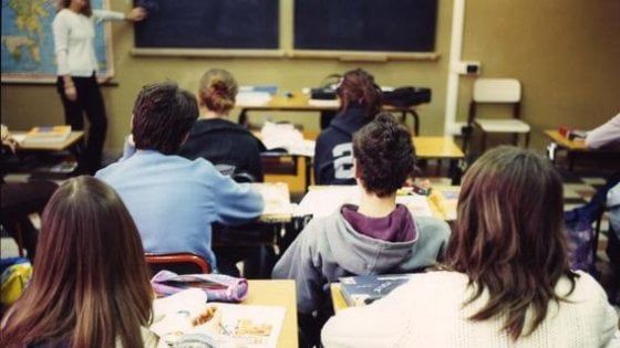 "Mio figlio rifiutato dalla scuola perché gay", un anno fa era stato lasciato nel corridoio 
