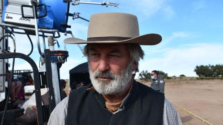 Alec Baldwin “mentì palesemente” per scagionarsi dalla sparatoria sul set di ‘Rust’