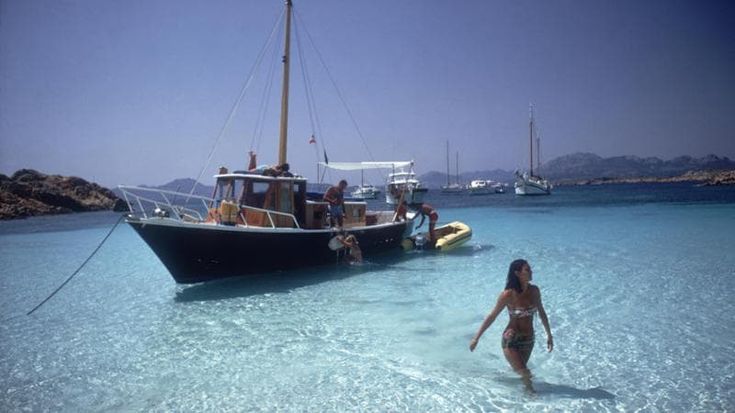 Emeralds for breakfast on the Costa Smeralda: from its 1962 beginnings to the age of “Cafonal”