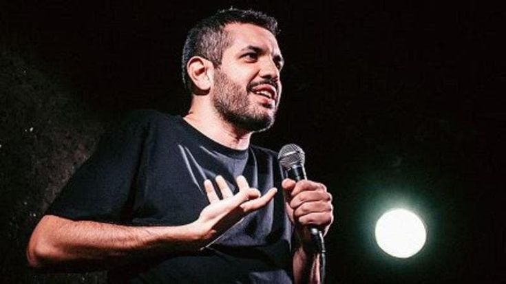 De Carlo è nel Limbo tra nevrosi e ironia