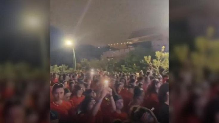 Iran, migliaia di donne corrono la maratona a capo scoperto: arrestati gli organizzatori