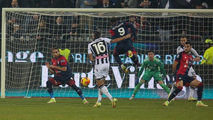 Cagliari, il ds Capozucca: "Mazzarri resta, qualcuno non è degno di questa maglia"