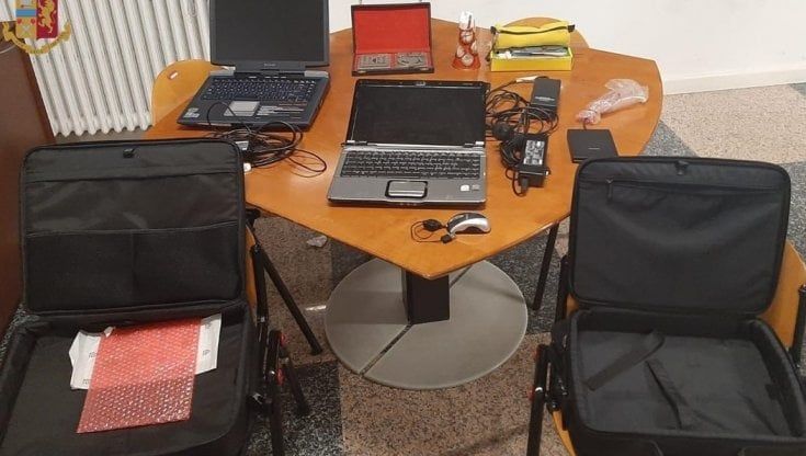 Bologna, arrestato mentre tentava di rubare computer all'università