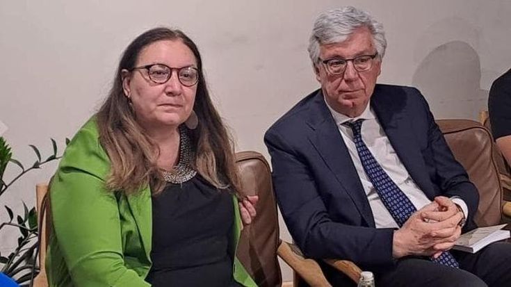 Napoli, guida all’uso consapevole di smartphone e tablet: “Proteggiamo i più piccoli”