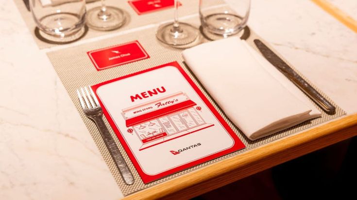 Chiude il ristorante centenario, la compagnia aerea lo salva: i piatti più famosi nelle lounge