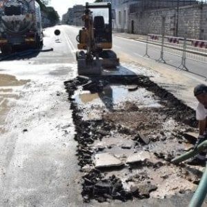 Bari, riparata la condotta di Acquedotto pugliese: via Napoli riaperta al traffico