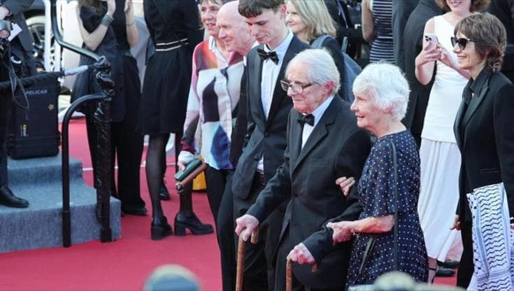 Ken Loach commuove Cannes, poi esplode il glamour sul red carpet