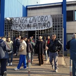 Ilva, depositato l'emendamento per liquidare subito 150milioni all'indotto, sospesa la protesta