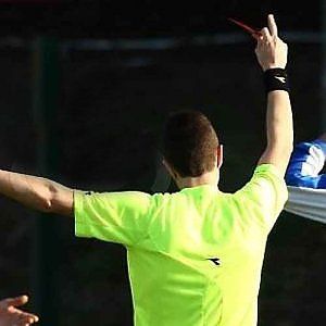 Taranto, gol dubbio assegnato alla squadra in trasferta: arbitro aggredito e partita sospesa