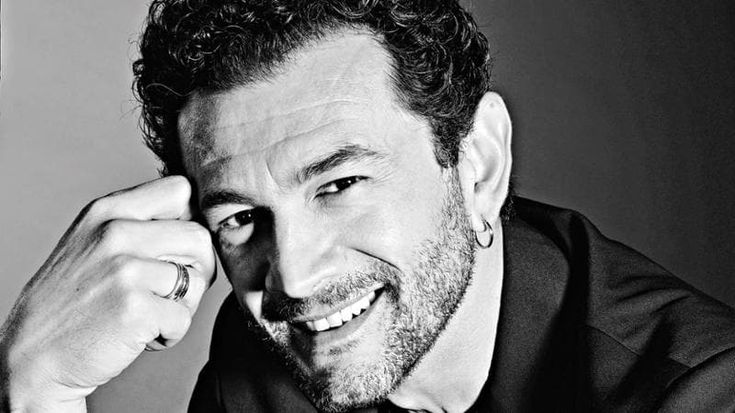 Vinicio Marchioni: “Potevo perdermi mi hanno salvato i libri e un prof”