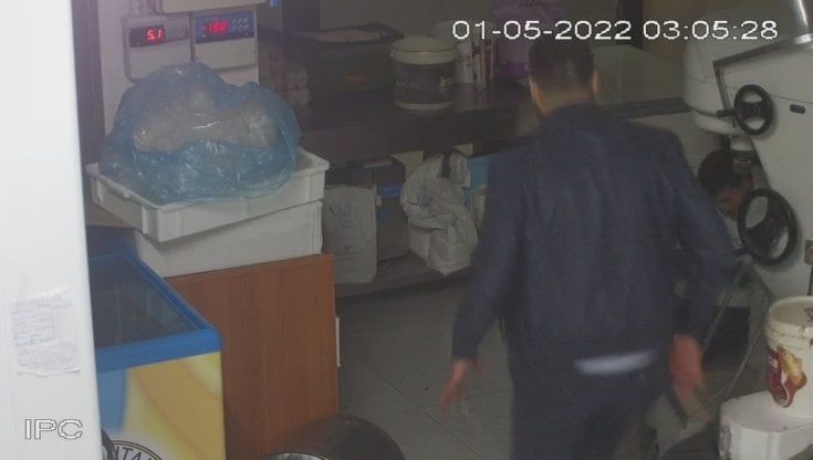 Nardò, tenta di aggredire pasticciere nel suo laboratorio ma rimane ferito: paura dopo una lite per un posto auto