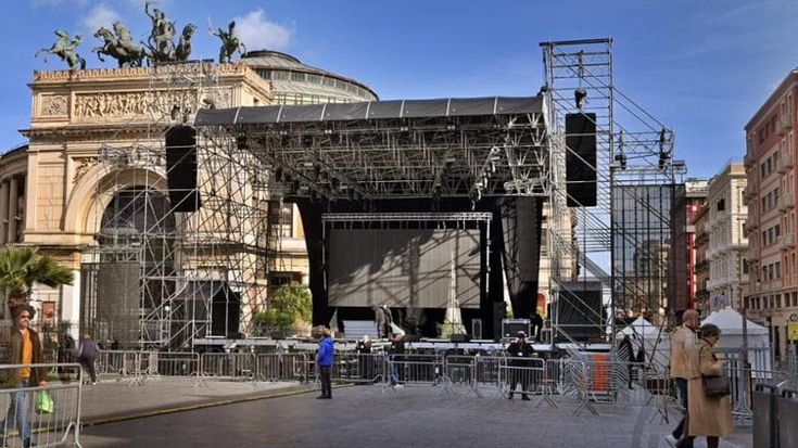 Palermo accoglie il 2026 con Arisa e The Kolors: sedicimila in festa nella piazza blindata