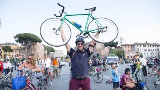 Dall’e-bike all’e-scooter, scossa elettrica al mercato delle due ruote