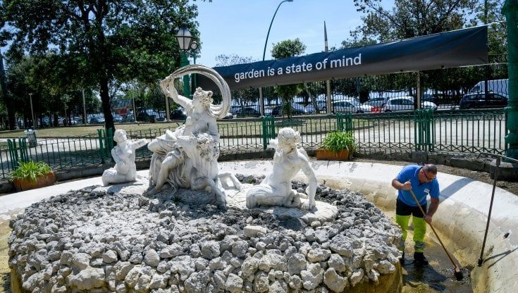 Rifiuti, erbacce e degrado. La Villa Comunale è in agonia e i progetti sono ancora fermi