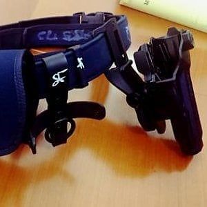 Torino: mentre tenta di immobilizzare un ubriaco gli cade la pistola dalla fondina che si rompe
