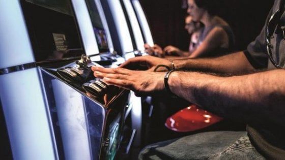 Lo psicologo: “Il gioco? Non è intrattenimento, ma una droga che colpisce ogni età”