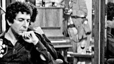 Inseguendo Leonard Cohen: cosa s'impara suonando 'Hallelujah'