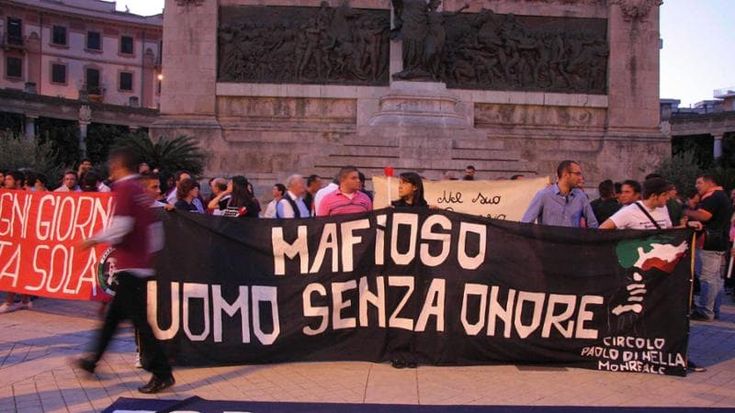 Fiaccole e imbarazzo: la destra va in corteo per il “suo” Borsellino e boccia Nordio