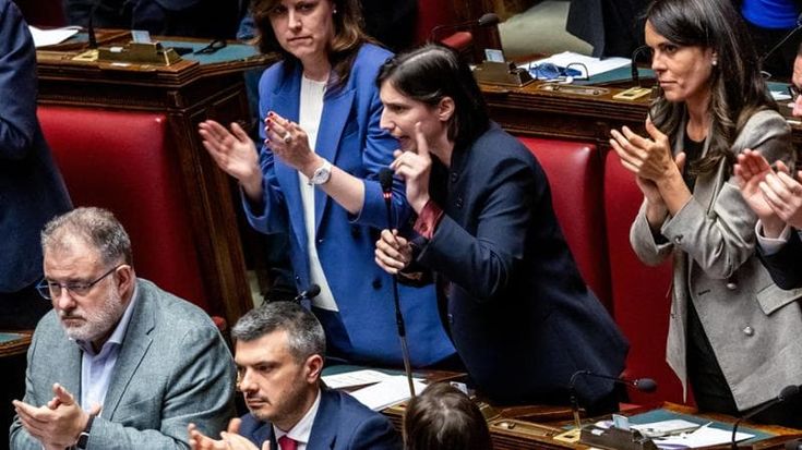Lo scudo di Schlein: “Nessun leader straniero insulti governo e Paese”